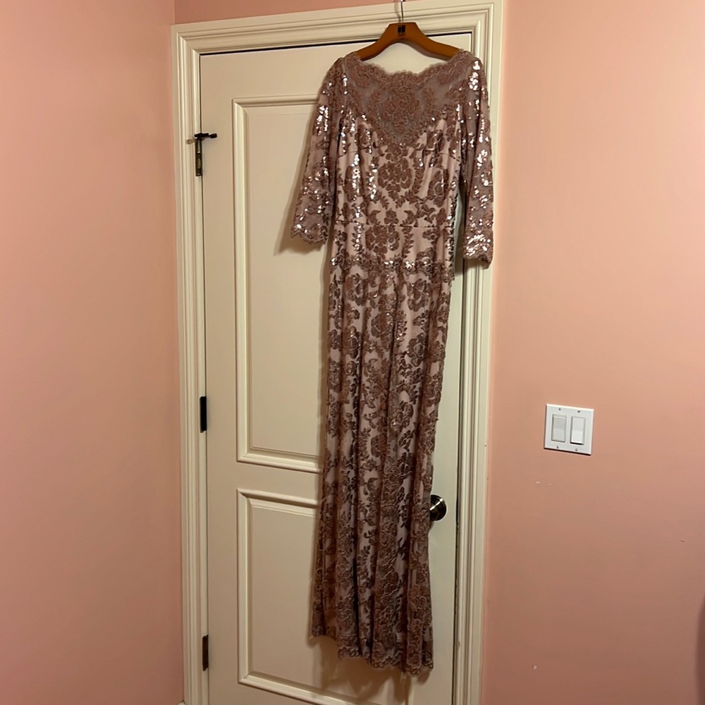 Tadashi Shoji elegant evening gown